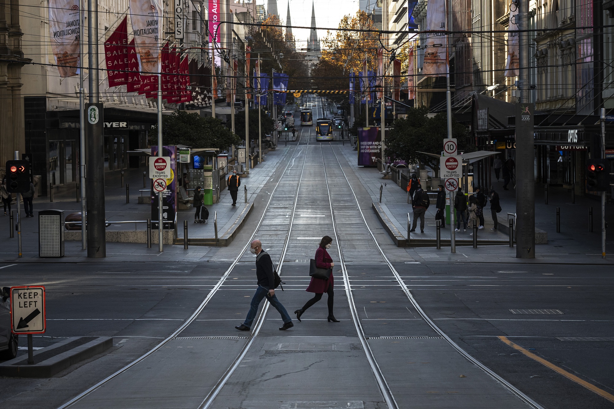 Melbourne - thành phố phong tỏa lâu nhất thế giới: 19 tháng đóng cửa, cả kinh tế và người dân đều kiệt quệ, buộc phải từ bỏ 'zero Covid' - Ảnh 3.