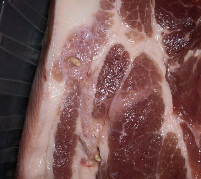 Đi chợ nhớ né thật xa miếng thịt lợn có 5 đặc điểm này, người bán còn sợ &quot;độc&quot; không dám cho gia đình ăn - Ảnh 4.