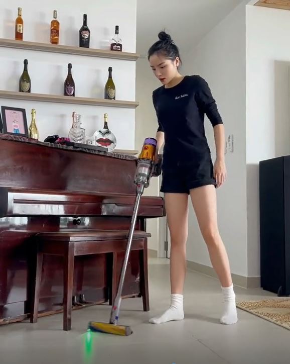 Ra mà xem Hoa hậu Kỳ Duyên tậu máy hút bụi Dyson giá 20 triệu, chức năng dọn dẹp nhà đỉnh cao thế nào mà khen nức nở &quot;chân ái&quot; cuộc đời là đây - Ảnh 7.