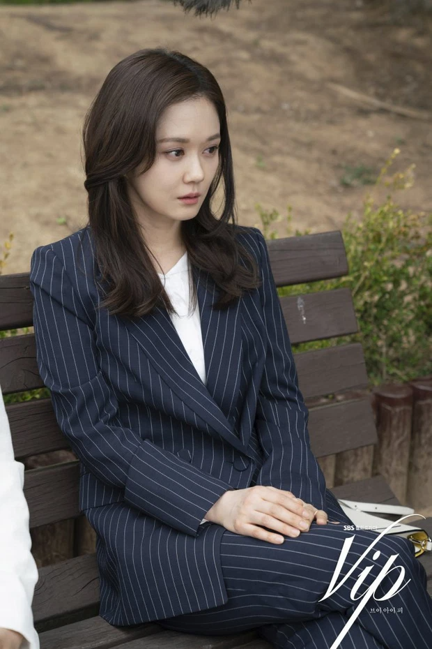 Mặc blazer như nữ chính phim Hàn: - Ảnh 4.
