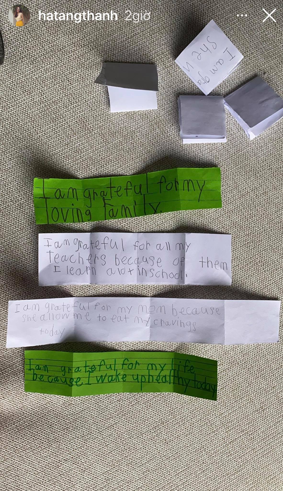 Hà Tăng khoe "chiếc lọ biết ơn" của các con, đọc từng dòng bé viết ai cũng khen ngọc nữ dạy con quá khéo - Ảnh 2. Hà Tăng khoe "chiếc lọ biết ơn" của các con, đọc từng dòng bé viết ai cũng khen ngọc nữ dạy con quá khéo - Ảnh 2.