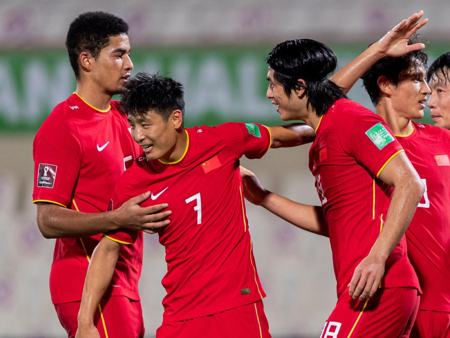 Thi đấu vô cùng quả cảm, đội tuyển Việt Nam vẫn phải nhận thất bại 2-3 trước Trung Quốc theo một kịch bản nghiệt ngã - Ảnh 3. Thi đấu vô cùng quả cảm, đội tuyển Việt Nam vẫn phải nhận thất bại 2-3 trước Trung Quốc theo một kịch bản nghiệt ngã - Ảnh 3.