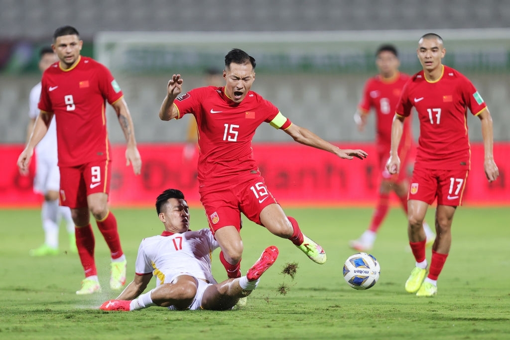 Thi đấu vô cùng quả cảm, đội tuyển Việt Nam vẫn phải nhận thất bại 2-3 trước Trung Quốc theo một kịch bản nghiệt ngã - Ảnh 2. Thi đấu vô cùng quả cảm, đội tuyển Việt Nam vẫn phải nhận thất bại 2-3 trước Trung Quốc theo một kịch bản nghiệt ngã - Ảnh 2.