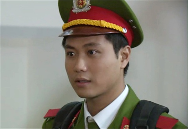 Dàn nam thần cảnh sát từng gây bão trên màn ảnh Việt: Thanh Sơn điển trai, Hồng Đăng bị chê &quot;non&quot; - Ảnh 3.