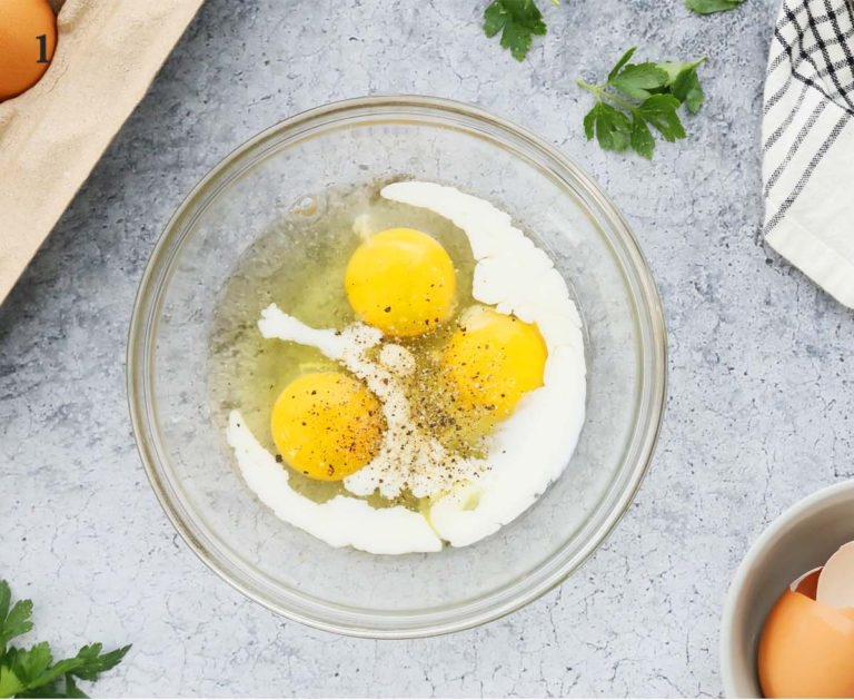 Chỉ cần 10 phút cũng làm được món bánh trứng ăn sáng siêu ngon lại dễ dàng! - Ảnh 2.