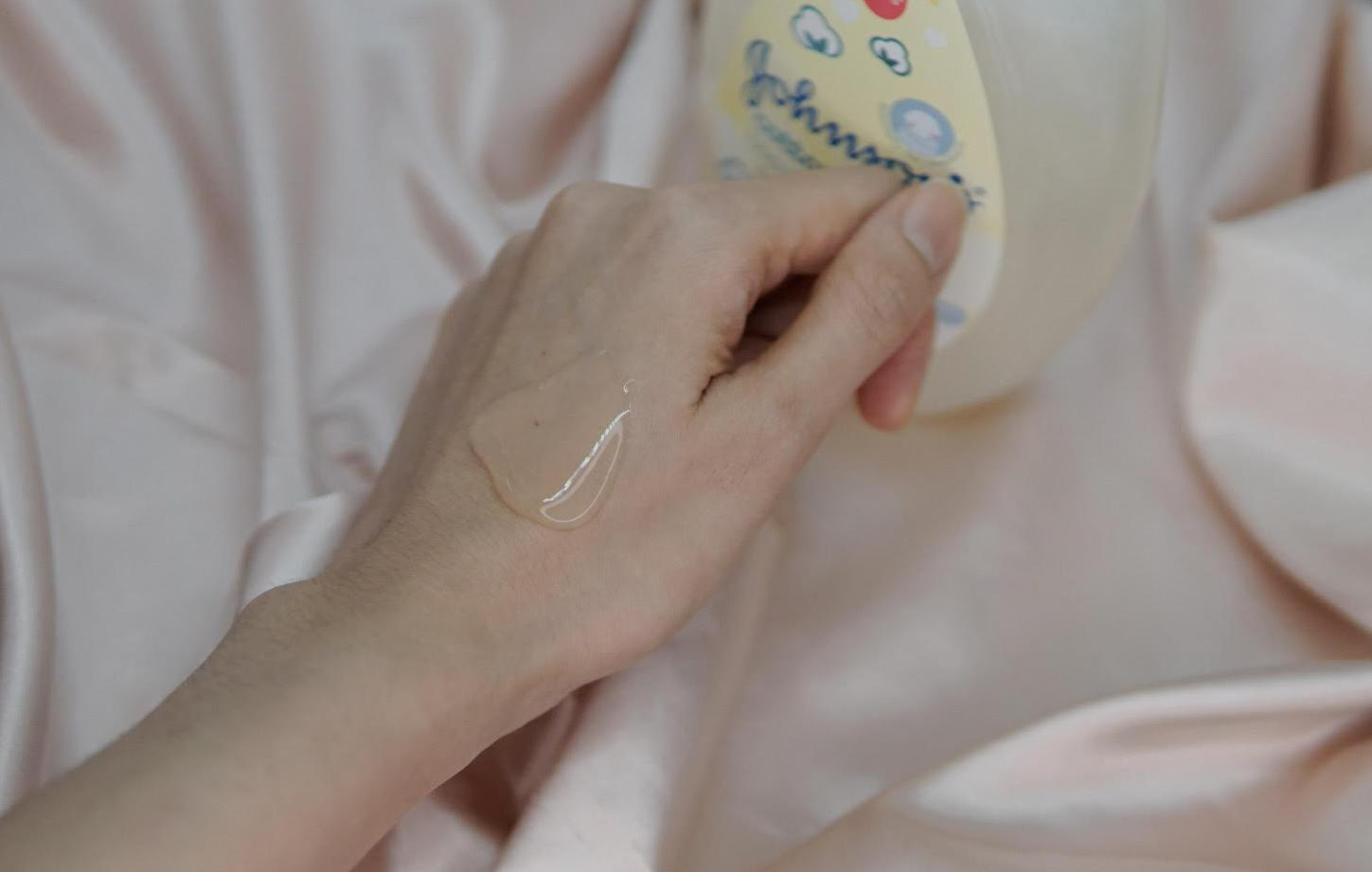 Review bộ đôi sữa tắm gội, lotion giúp các mẹ tăng đề kháng da tự nhiên và bảo vệ làn da của bé - Ảnh 4.