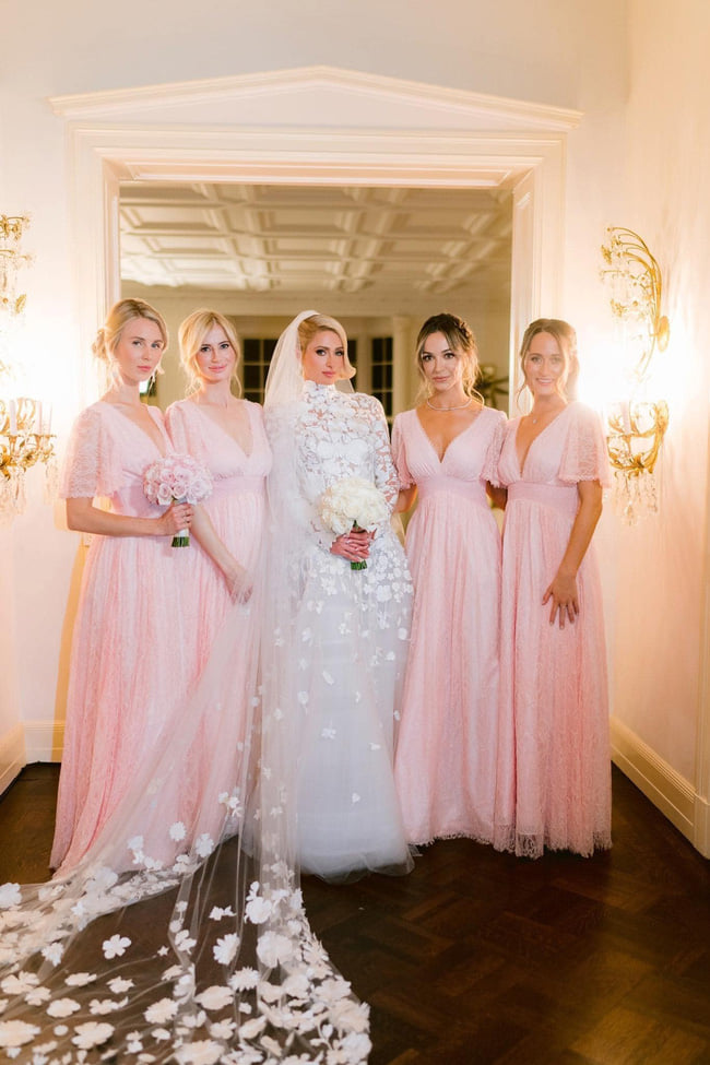 &quot;Chất&quot; như Jennie và Rosé Blackpink, tham gia cả sự kiện hậu đám cưới của Paris Hilton - Ảnh 6.