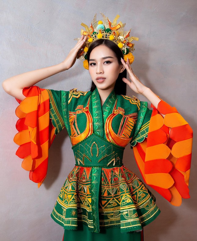 Đỗ Thị Hà khoe thần thái đỉnh cao khi thử trang phục Bà Triệu cho Dances of the world - Ảnh 5.