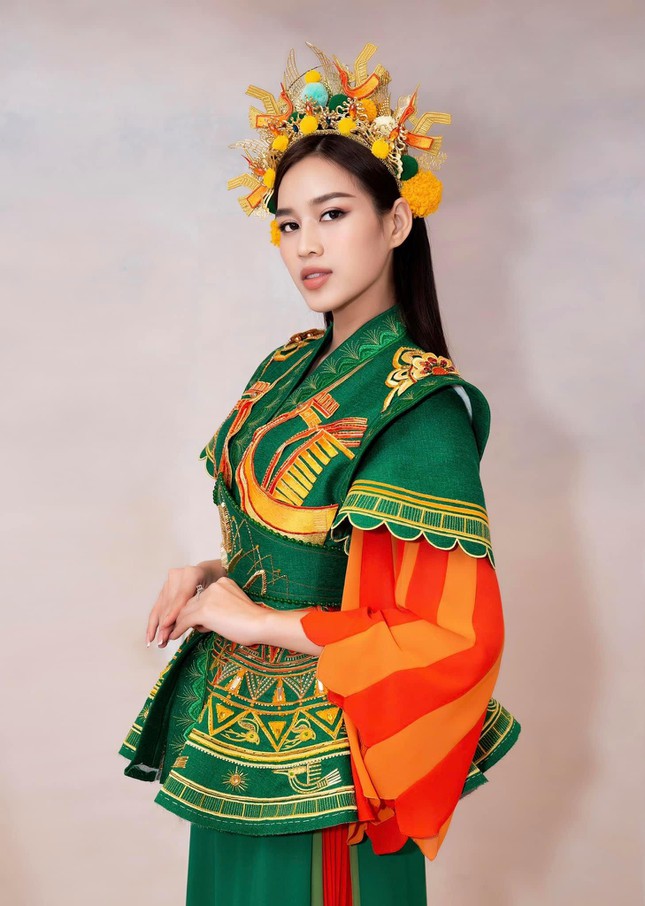 Đỗ Thị Hà khoe thần thái đỉnh cao khi thử trang phục Bà Triệu cho Dances of the world - Ảnh 4.