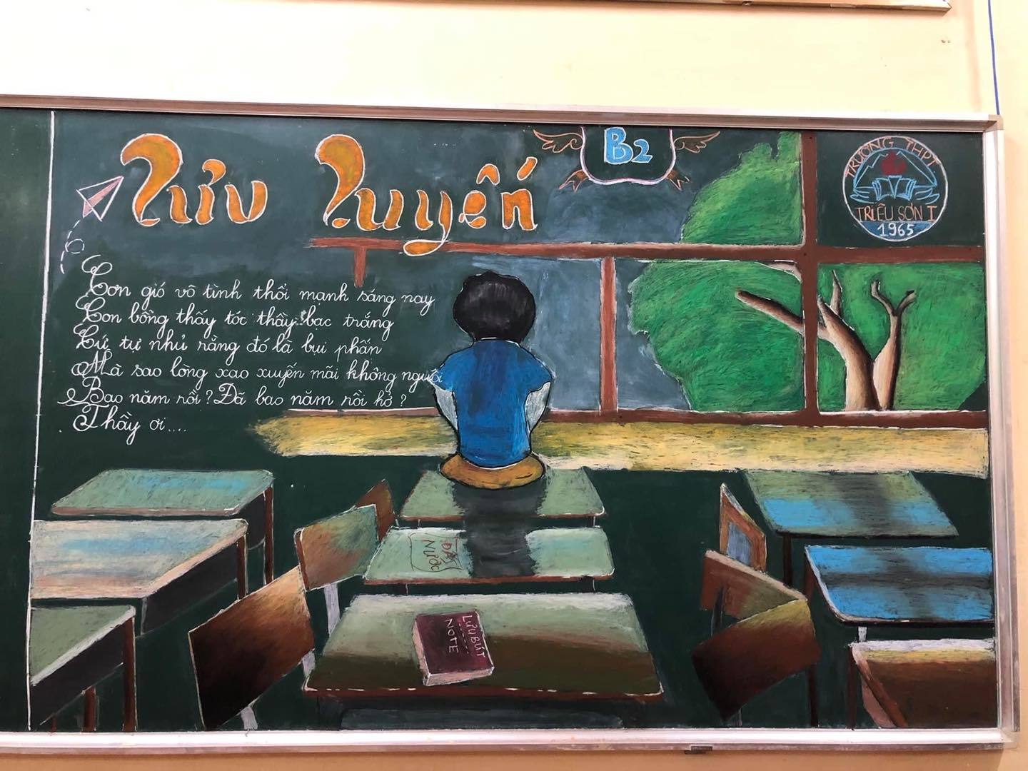 Những 'siêu phẩm' báo tường 20/11 thực hiện trên bảng đen khiến ai nấy trầm trồ - Ảnh 12. Những 'siêu phẩm' báo tường 20/11 thực hiện trên bảng đen khiến ai nấy trầm trồ - Ảnh 12.
