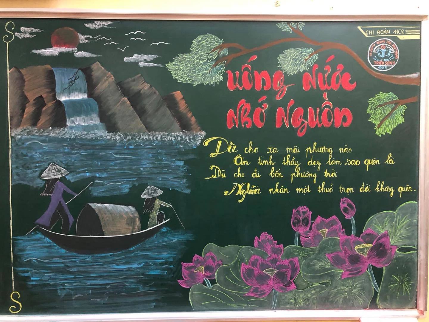 Những 'siêu phẩm' báo tường 20/11 thực hiện trên bảng đen khiến ai nấy trầm trồ - Ảnh 24.