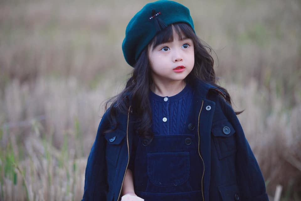 Bé gái mới xinh bị chê xấu xí, 4 năm sau bất ngờ trở thành mẫu nhí nổi tiếng, được gọi là búp bê Việt Nam - Ảnh 5.