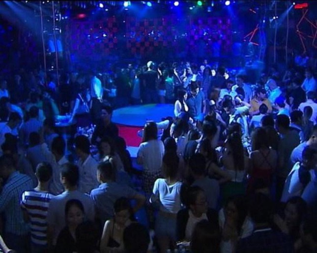 TPHCM dừng karaoke, vũ trường, quán bar… sau 2 ngày cho phép hoạt động - Ảnh 1. TPHCM dừng karaoke, vũ trường, quán bar… sau 2 ngày cho phép hoạt động - Ảnh 1.