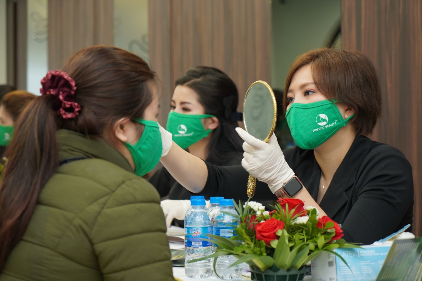 Mừng quốc tế phụ nữ, nhiều chị em được l&agrave;m đẹp miễn ph&iacute; 100% - Ảnh 5.