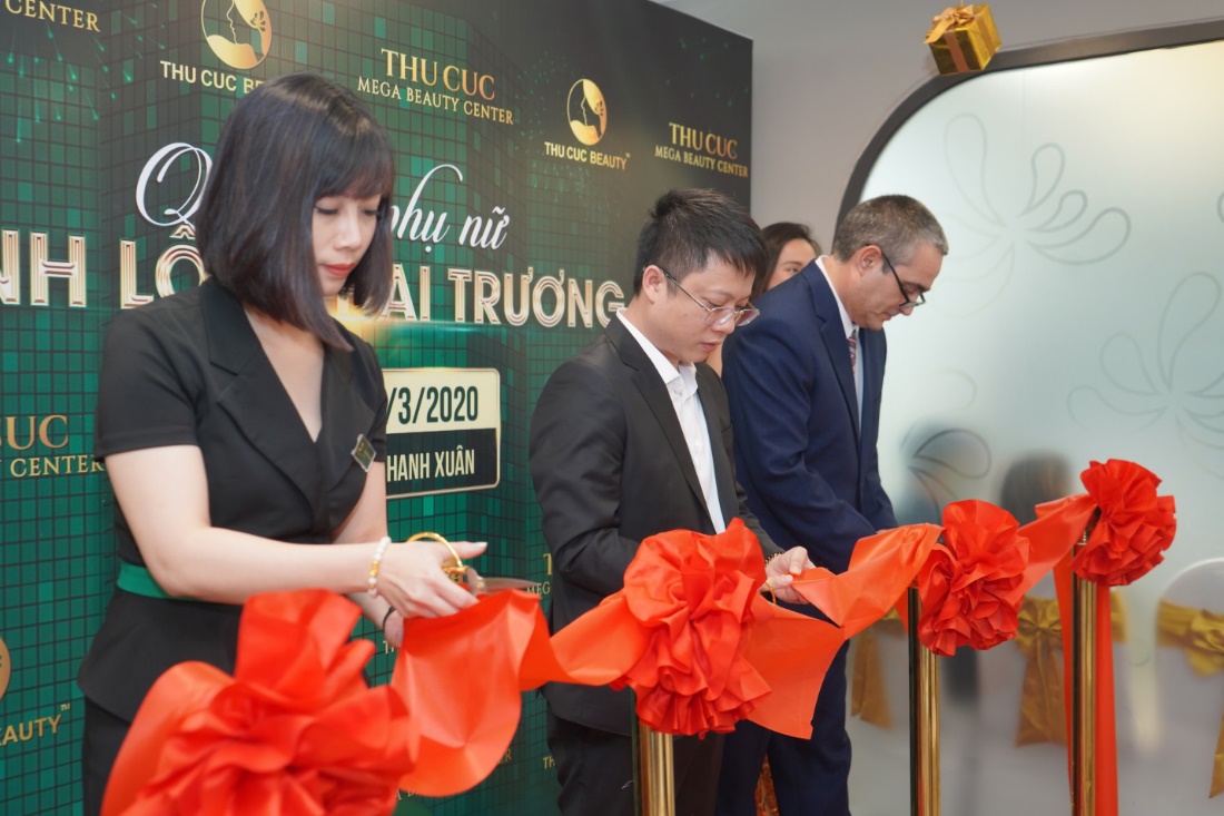 Mừng quốc tế phụ nữ, nhiều chị em được l&agrave;m đẹp miễn ph&iacute; 100% - Ảnh 6.