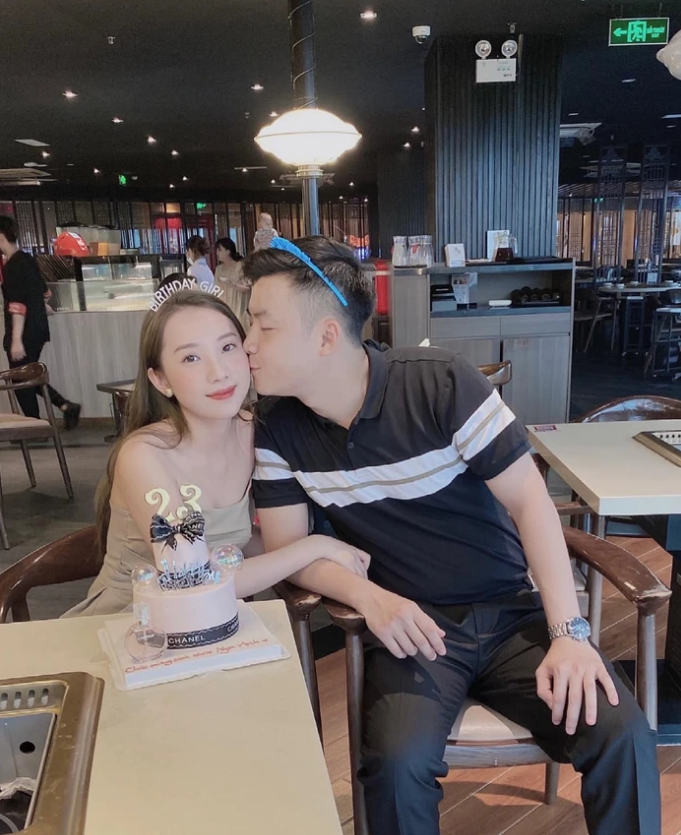 Bộ 3 nam thần của "Phố trong làng" ngoài đời: Người từng là "bạn trai" Minh Hằng, người có vợ vừa nổi tiếng vừa xinh đẹp - Ảnh 10. Bộ 3 nam thần của "Phố trong làng" ngoài đời: Người từng là "bạn trai" Minh Hằng, người có vợ vừa nổi tiếng vừa xinh đẹp - Ảnh 10.