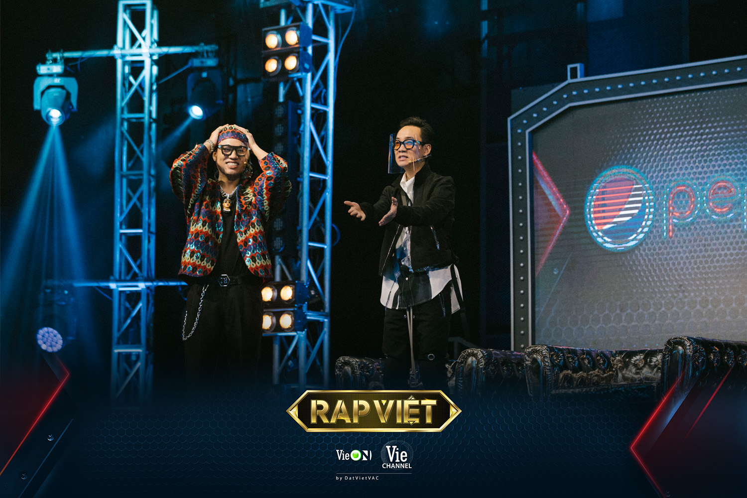 2tay Rapper Rap Việt tập 6: Lộ diện hai nam rapper đến từ miền Tây khiến bốn huấn ...