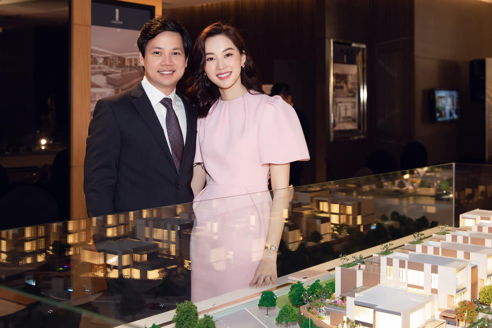 Đều l&agrave; Hoa hậu Đặng Thu Thảo nhưng h&ocirc;n nh&acirc;n của hai người đẹp n&agrave;y lại ho&agrave;n to&agrave;n tr&aacute;i ngược - Ảnh 5.