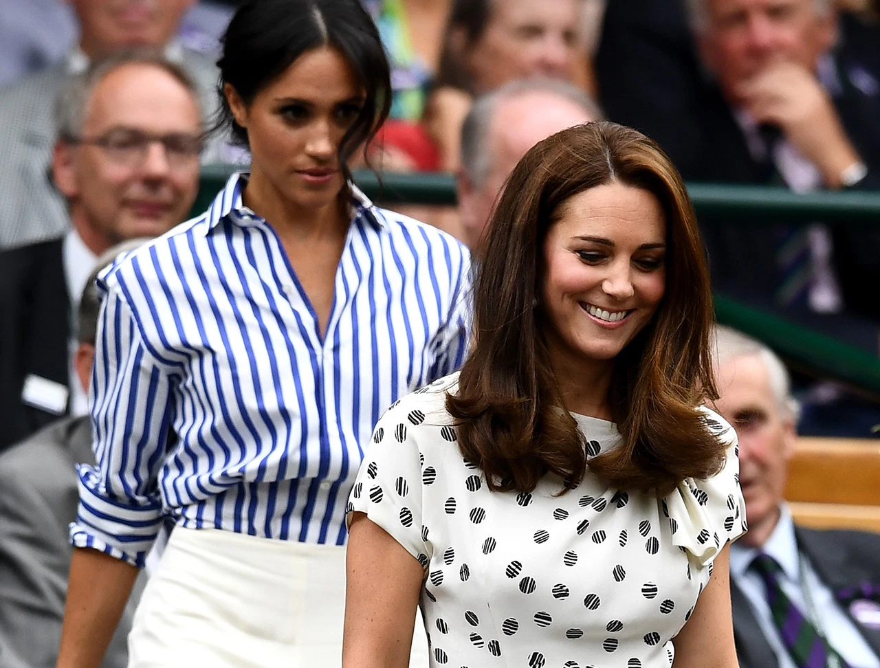 Quái nữ Meghan Markle từng kêu than vì bị bỏ rơi giữa cung điện: Đây là 3 bằng cớ chứng minh cô hư cấu - Ảnh 2. Quái nữ Meghan Markle từng kêu than vì bị bỏ rơi giữa cung điện: Đây là 3 bằng cớ chứng minh cô hư cấu - Ảnh 2.