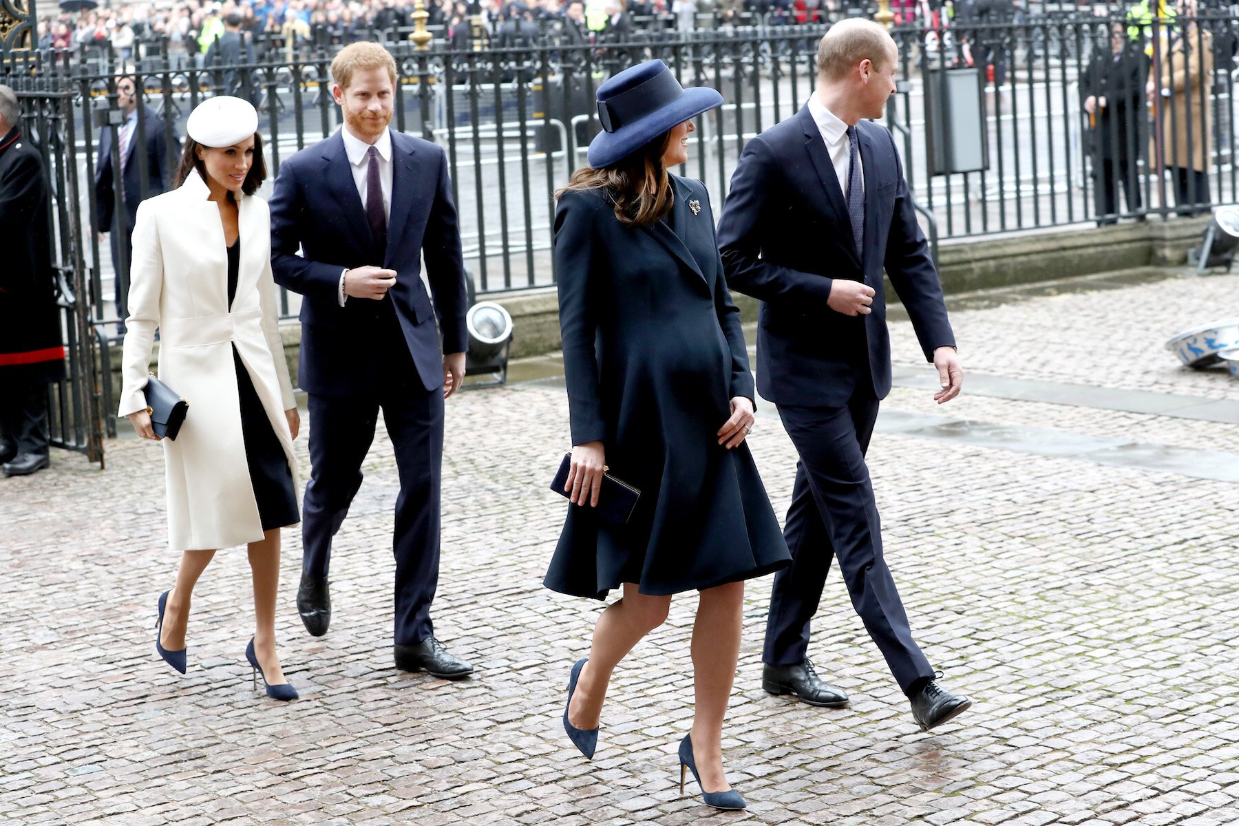 Quái nữ Meghan Markle từng kêu than vì bị bỏ rơi giữa cung điện: Đây là 3 bằng cớ chứng minh cô hư cấu - Ảnh 7. Quái nữ Meghan Markle từng kêu than vì bị bỏ rơi giữa cung điện: Đây là 3 bằng cớ chứng minh cô hư cấu - Ảnh 7.