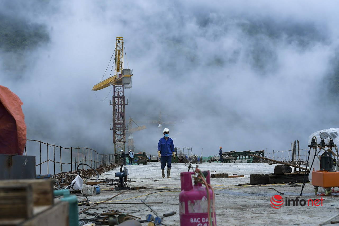 Cận cảnh 'cầu cạn trên mây' cao nhất Việt Nam sắp hoàn thiện - Ảnh 12.