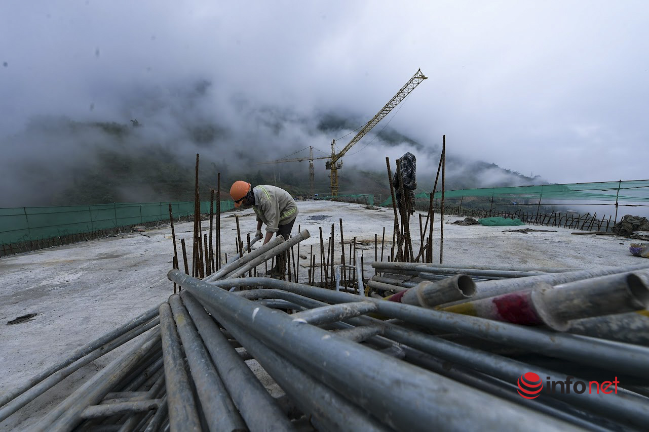 Cận cảnh 'cầu cạn trên mây' cao nhất Việt Nam sắp hoàn thiện - Ảnh 14.