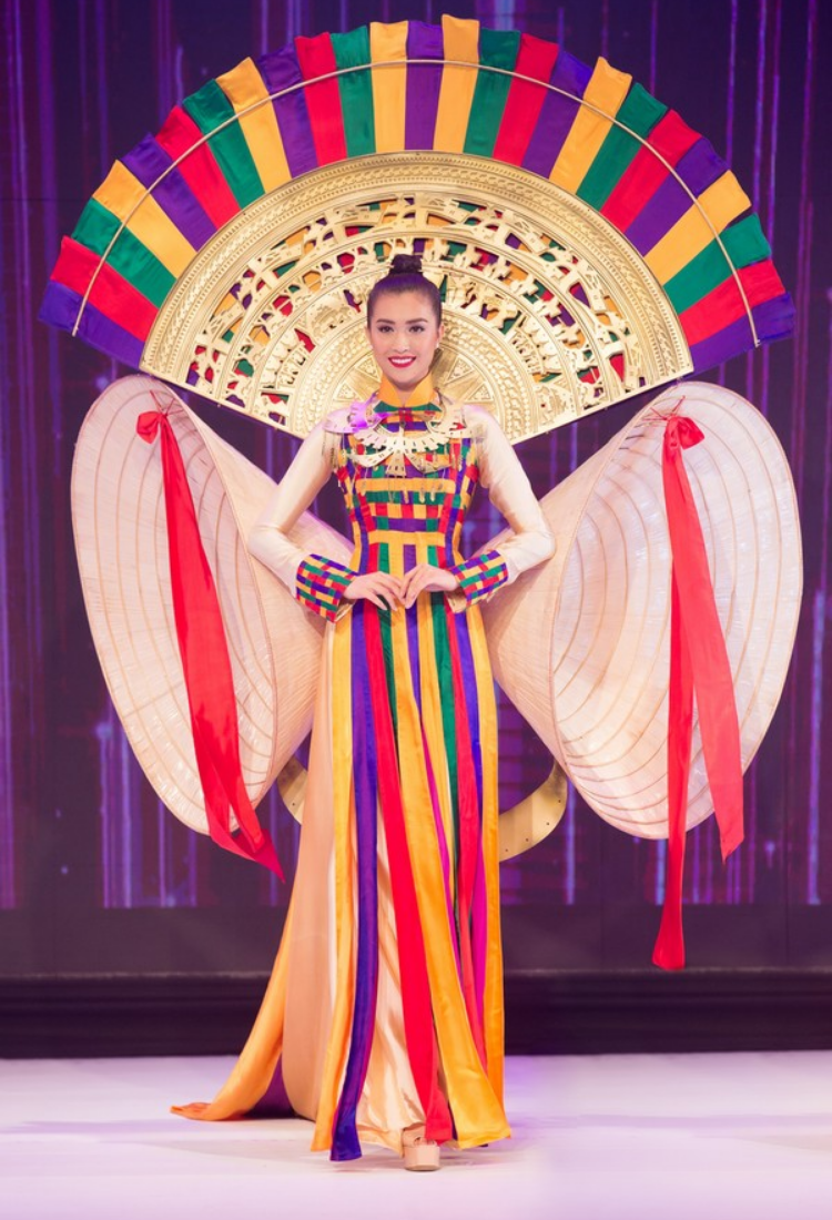 Trang phục dân tộc của người đẹp Việt đi thi Miss Universe: Kim Duyên, HHen Niê chắc suất ghi điểm, nhiều người mặc áo dài đẹp nhưng an toàn quá - Ảnh 8.