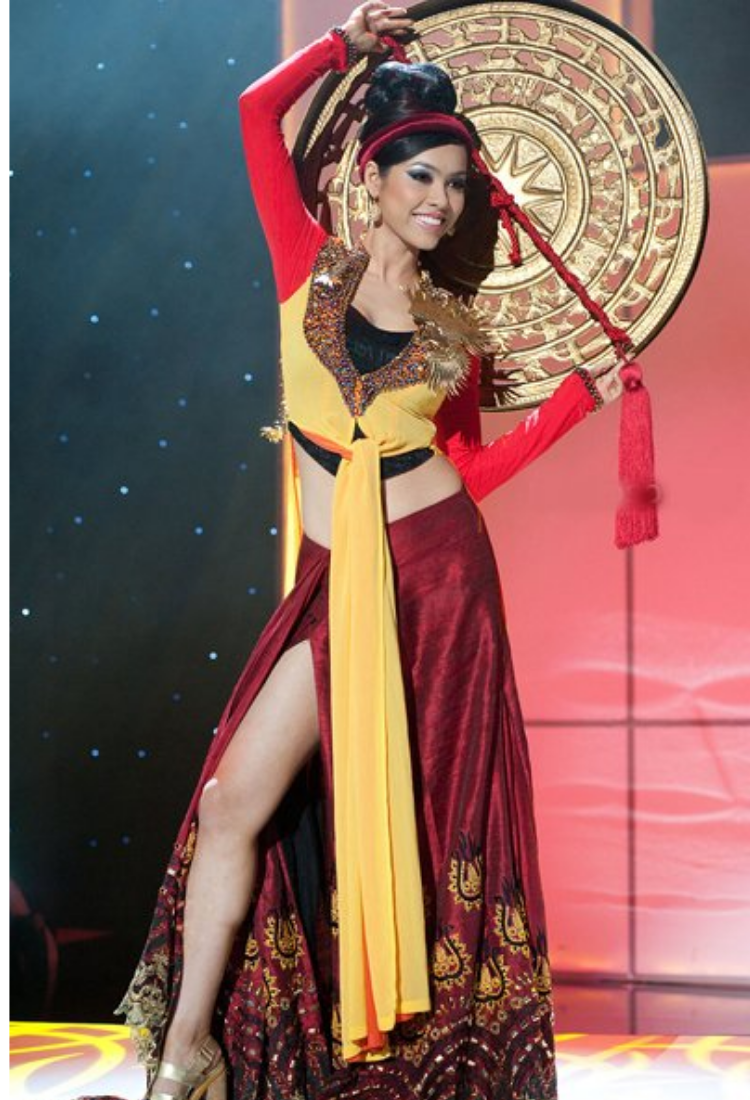 Trang phục dân tộc của người đẹp Việt đi thi Miss Universe: Kim Duyên, HHen Niê chắc suất ghi điểm, nhiều người mặc áo dài đẹp nhưng an toàn quá - Ảnh 3.