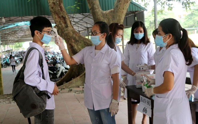 Hôm nay, học sinh khối 9 nhiều huyện của Hà Nội quay lại trường học - Ảnh 1. Hôm nay, học sinh khối 9 nhiều huyện của Hà Nội quay lại trường học - Ảnh 1.
