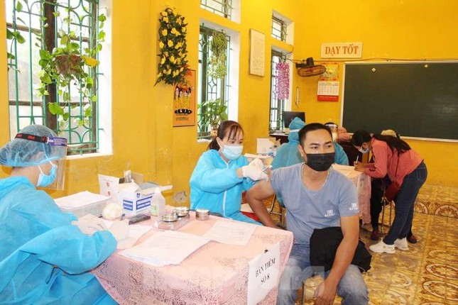 Dịch tiếp tục gia tăng, Nam Định lên kế hoạch tiêm 600.000 mũi vắc xin trong 1 tuần, cho F1 cách ly tại nhà - Ảnh 6.