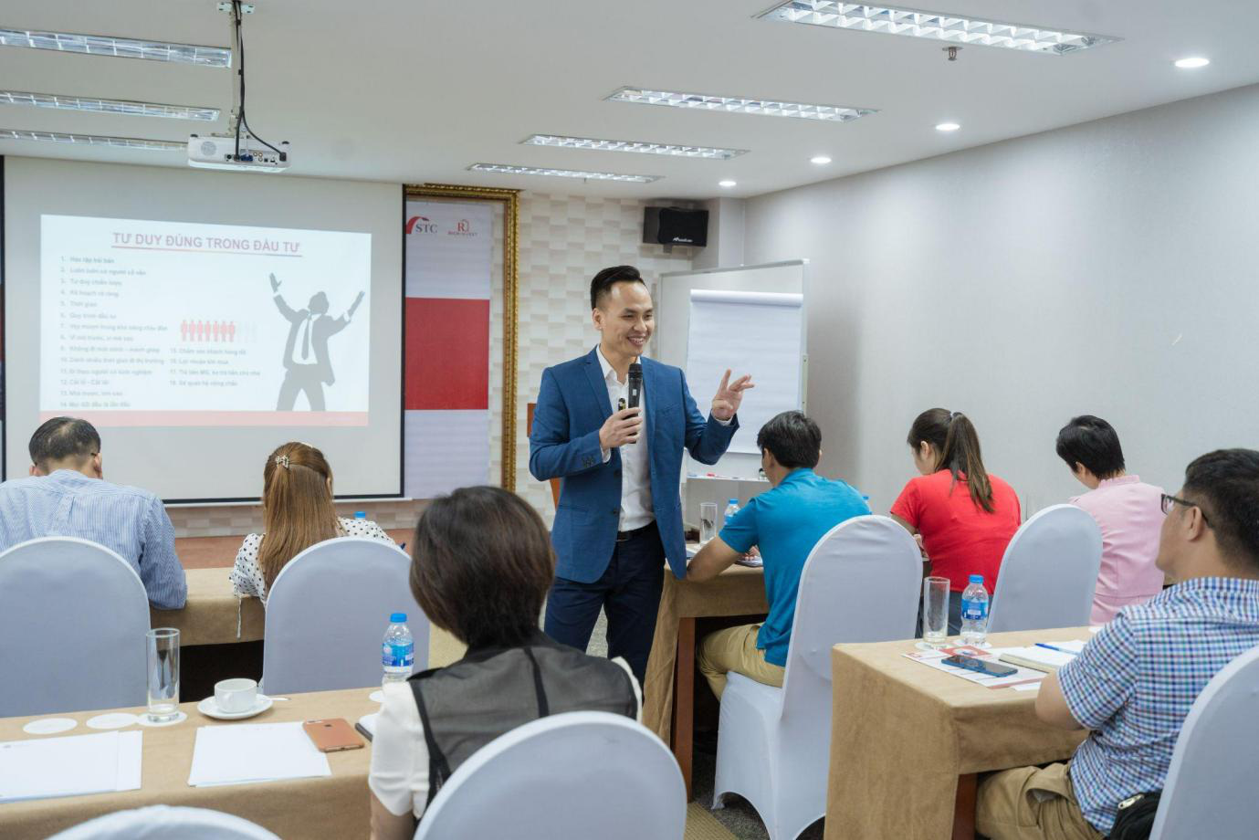 Rich Nguyen Academy: Nơi truyền cảm hứng làm giàu từ nghề bất động sản - Ảnh 1.