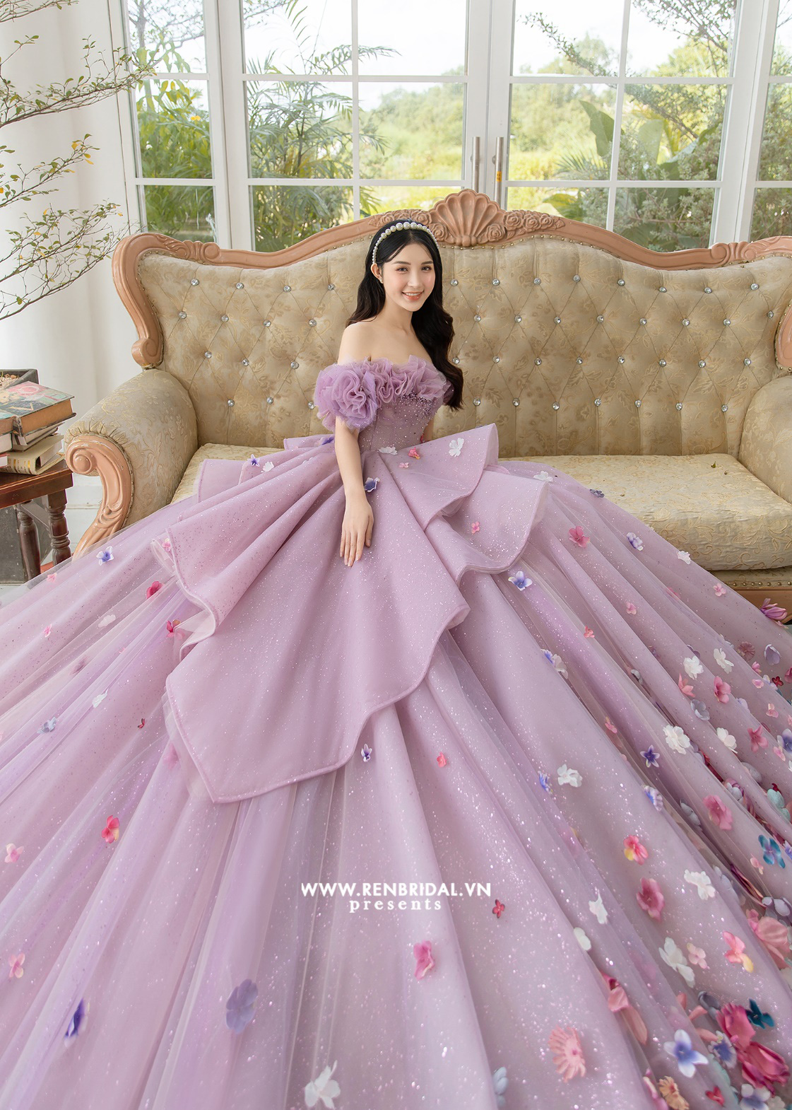 Phát mê những mẫu váy cưới công chúa từ thương hiệu Ren Bridal Studio - Ảnh 4.