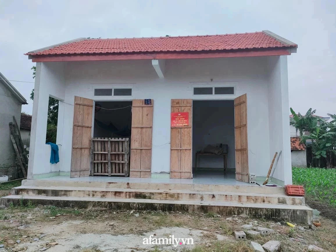 Thảm cảnh cụ bà không chồng con, thần kinh không ổn định, lay lắt sống trong ngày đông giá rét - Ảnh 5. Thảm cảnh cụ bà không chồng con, thần kinh không ổn định, lay lắt sống trong ngày đông giá rét - Ảnh 5.