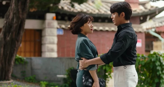 Now, We Are Breaking Up tập 6: Song Hye Kyo bất ngờ nhận được tin nhắn từ bạn trai cũ đã qua đời - Ảnh 2.