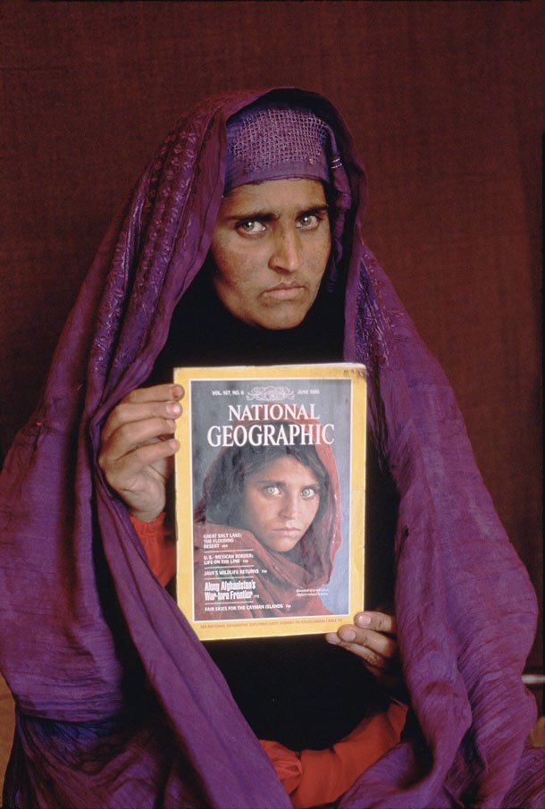 Số phận hiện tại không ngờ của cô gái Afghanistan có đôi mắt ám ảnh trên bức hình nổi tiếng toàn cầu vài tháng sau hỗn loạn tại quê nhà - Ảnh 3.