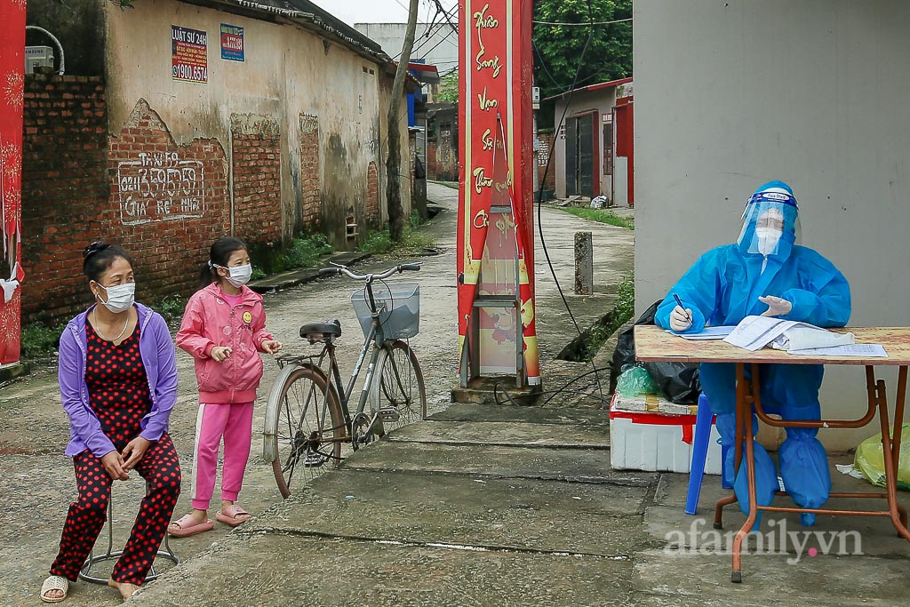 Hà Nội: Lấy gần 13.000 mẫu xét nghiệm để tách F0 khỏi cộng đồng tại ổ dịch huyện Mê Linh - Ảnh 3.