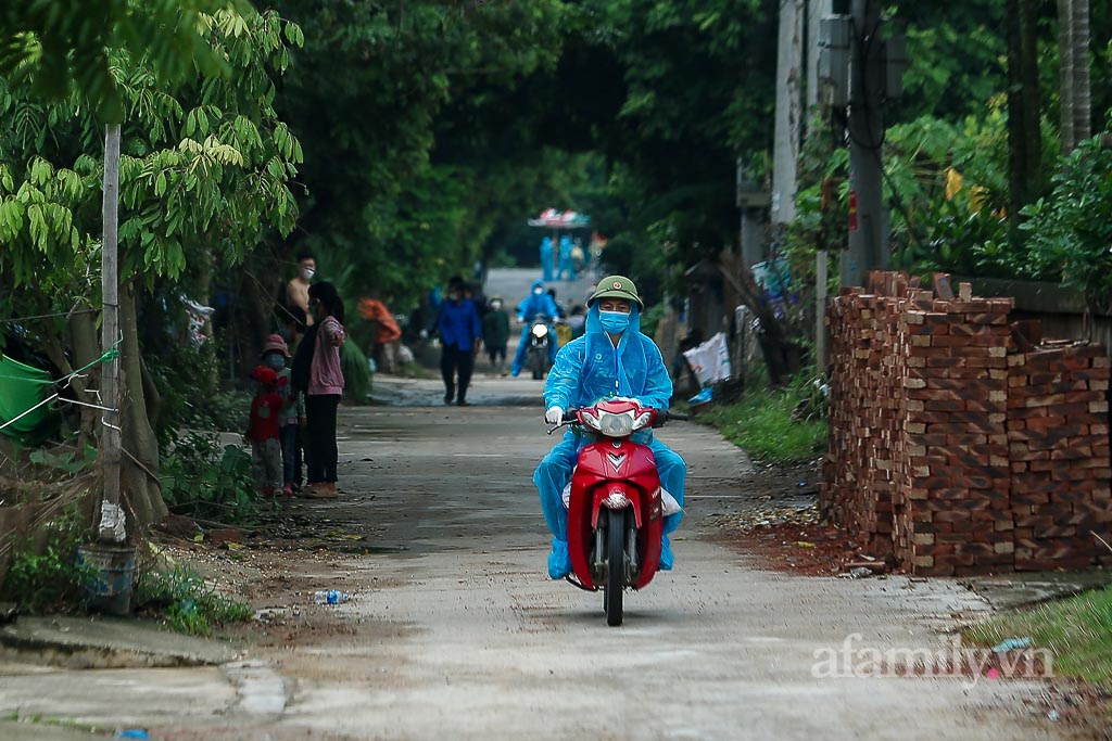 Hà Nội: Lấy gần 13.000 mẫu xét nghiệm để tách F0 khỏi cộng đồng tại ổ dịch huyện Mê Linh - Ảnh 6.