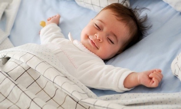 BS. Hoàng Quốc Tưởng &quot;mách nhỏ&quot; 10 Điều bố mẹ nên làm để trẻ có giấc ngủ khỏe mạnh  - Ảnh 1.
