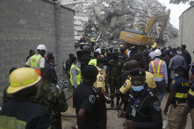 Sập tòa nhà tại Nigeria: Số người thiệt mạng tăng lên 6, khoảng 100 người mất tích - Ảnh 1.