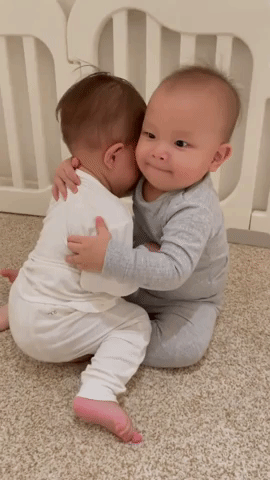 Leon "tình thương mến thương" với chị gái Lisa ra sao mà khiến netizen bật cười? - Ảnh 3.