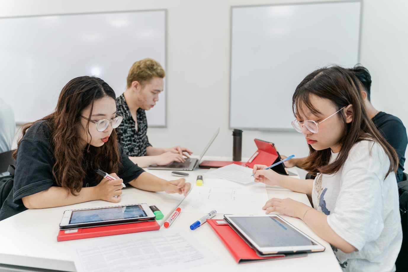 Lựa chọn nghề nghiệp có trách nhiệm, gen Z tự tin thành công theo cách riêng của mình - Ảnh 3. Lựa chọn nghề nghiệp có trách nhiệm, gen Z tự tin thành công theo cách riêng của mình - Ảnh 3.