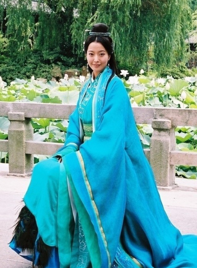 Đây mới là mỹ nhân được chấm vào vai Eun Suh trong Trái Tim Mùa Thu, nhan sắc thế nào mà tự nhận mình đẹp hơn Song Hye Kyo? - Ảnh 2.
