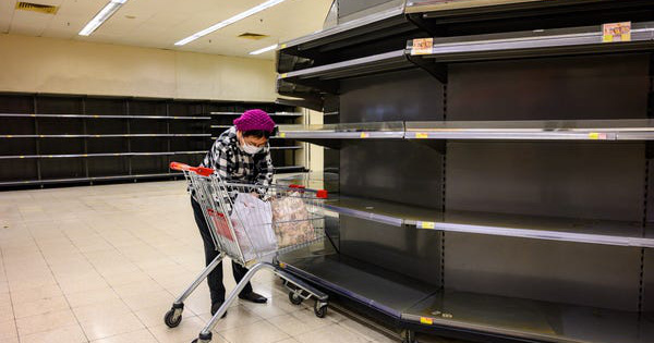 Vì sao các siêu thị Trung Quốc tắc nghẽn, người dân hoảng loạn tích trữ 300 kg gạo?