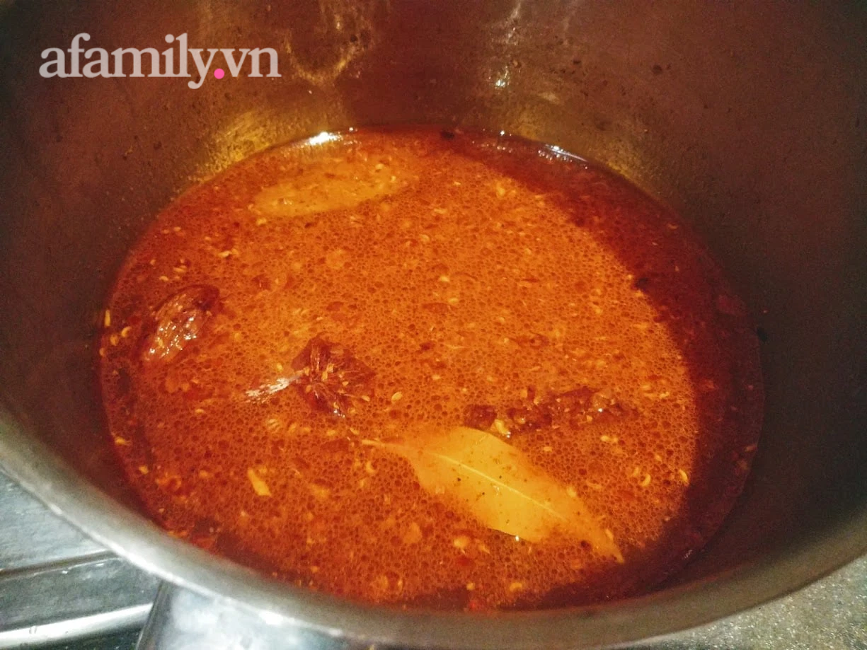 Đầu th&aacute;ng học Li&ecirc;n R&ograve;m nấu m&igrave; chay n&oacute;ng hổi ăn vừa ngon vừa l&agrave;nh! - Ảnh 4.