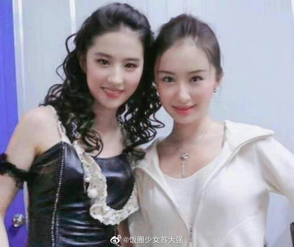 Lưu Diệc Phi và Thư Sướng chung khung hình chụp bằng camera thường, nhan sắc thật có xứng danh mỹ nhân Cbiz?