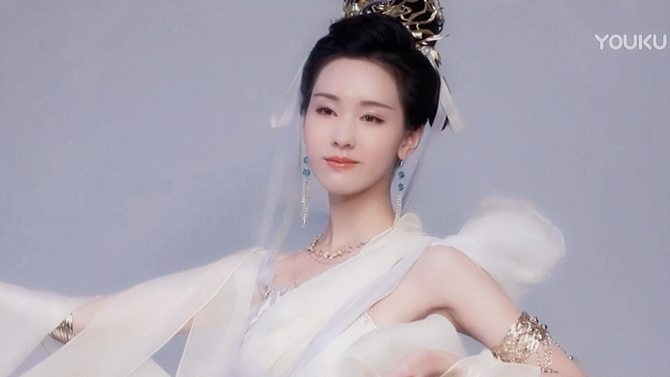 Netizen chao đảo trước mỹ nhân "ăn đứt" khí chất của "thần tiên tỷ tỷ" Lưu Diệc Phi - Ảnh 4. Netizen chao đảo trước mỹ nhân "ăn đứt" khí chất của "thần tiên tỷ tỷ" Lưu Diệc Phi - Ảnh 4.