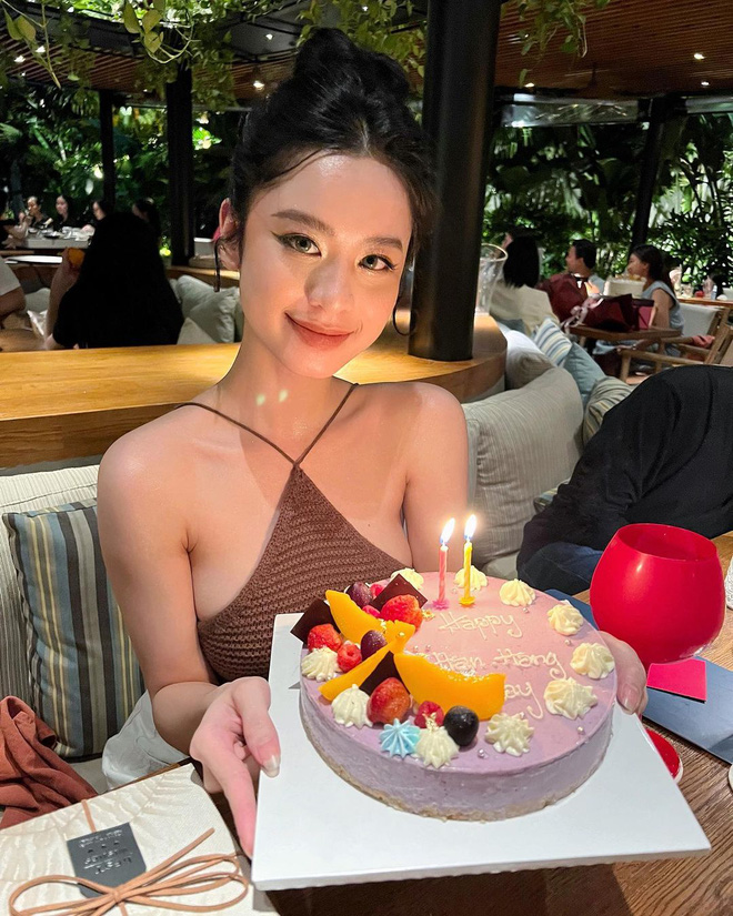 Top 20 ảnh gái đẹp và bánh sinh nhật cho buổi tiệc sinh nhật thêm đầy đủ