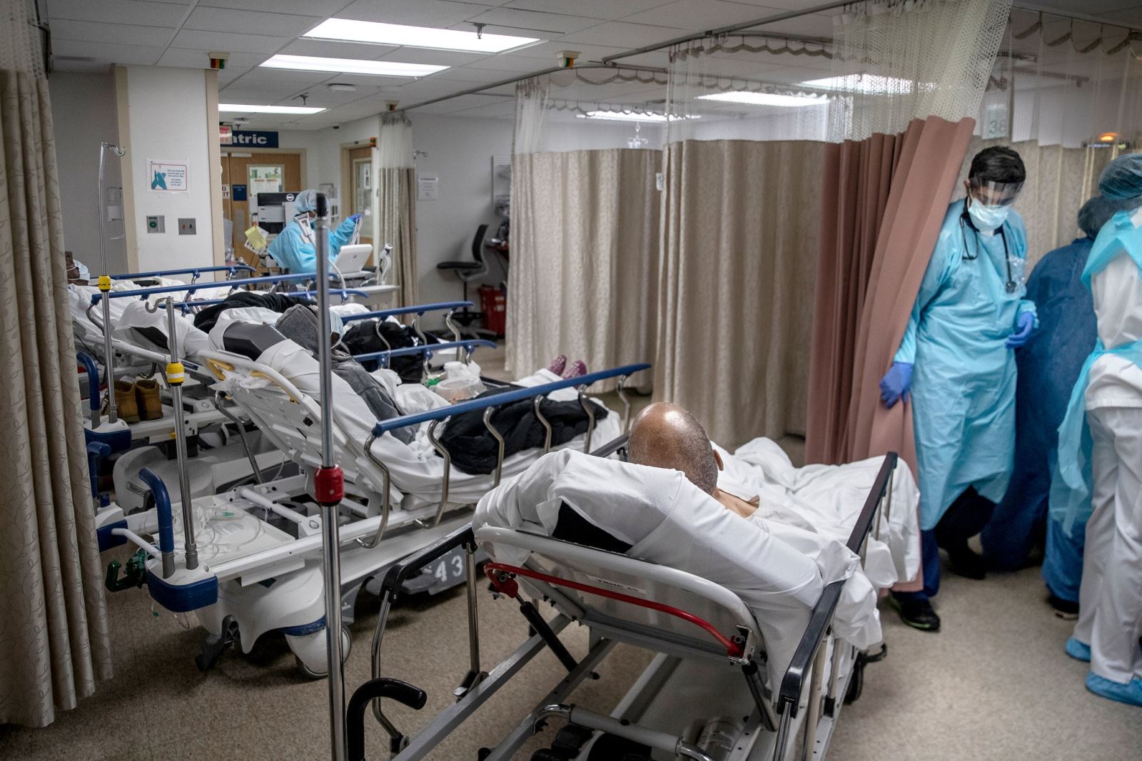 Hơn 10.000 bệnh nhân nhiễm chéo COVID-19 trong một bệnh viện ở Mỹ - Ảnh 2.