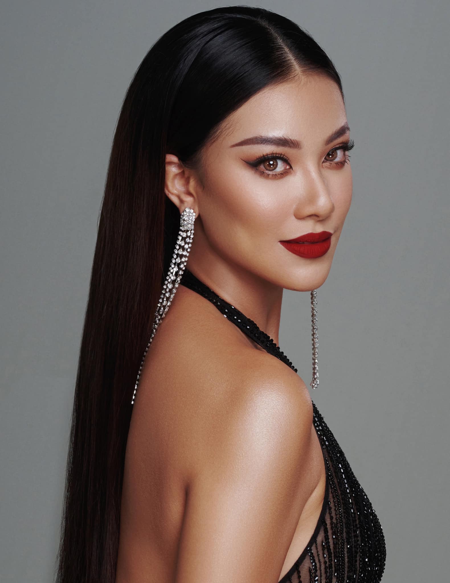 Lộ ảnh đại diện sắc sảo của Á hậu Kim Duyên trên trang chủ Miss Universe, so với các đối thủ ra sao? - Ảnh 1. Lộ ảnh đại diện sắc sảo của Á hậu Kim Duyên trên trang chủ Miss Universe, so với các đối thủ ra sao? - Ảnh 1.