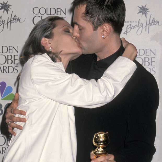 Gần 2 thập kỷ trôi qua, công chúng vẫn “cạn lời” khi nhìn lại khoảnh khắc Angelina Jolie công khai khóa môi anh trai ruột - Ảnh 4.